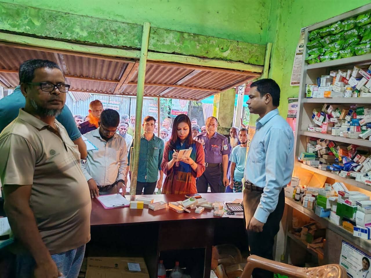 লাউফুলা চাপড়ী বাজারে ৪ টি ফার্মেসী মালিককে ১৮ হাজার টাকা জরিমানা